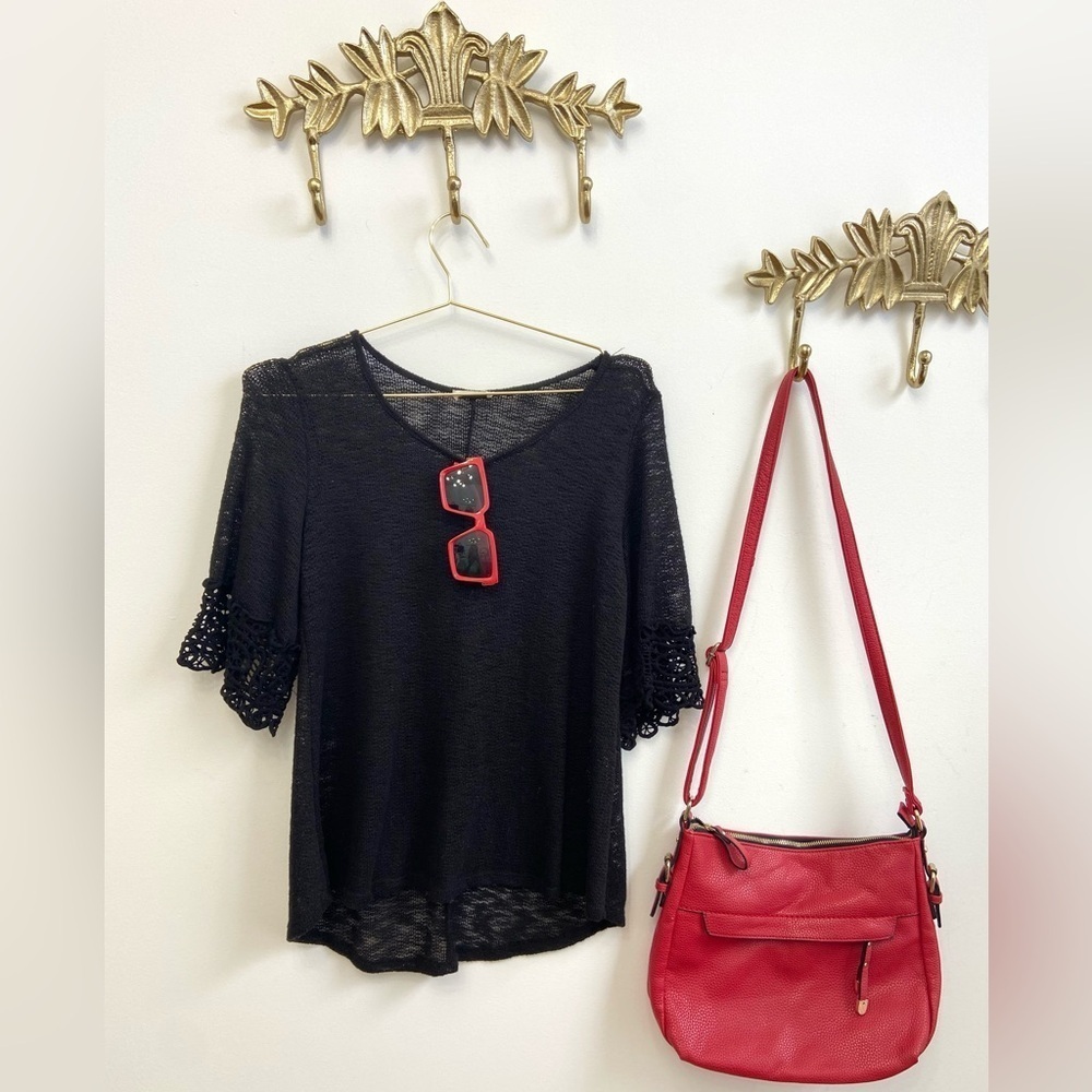 Black light crochet sleeve top M